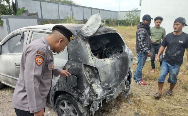 Mobil Ayla Tiba-Tiba Terbakar di SPBU Garut, Alhamdulillah Tidak Ada Korban